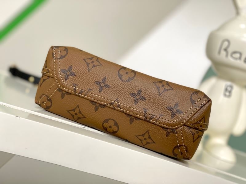 Louis Vuitton Hobo Bags